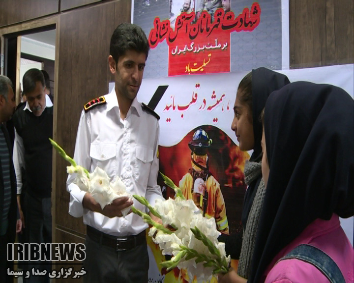 ابراز همدردی دانش آموزان بام ایران با آتش نشانان فداکار + فیلم