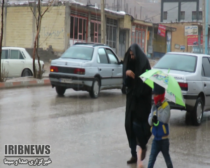 خوشحالی مردم بام ایران از بارش نخستین باران پاییزی + فیلم