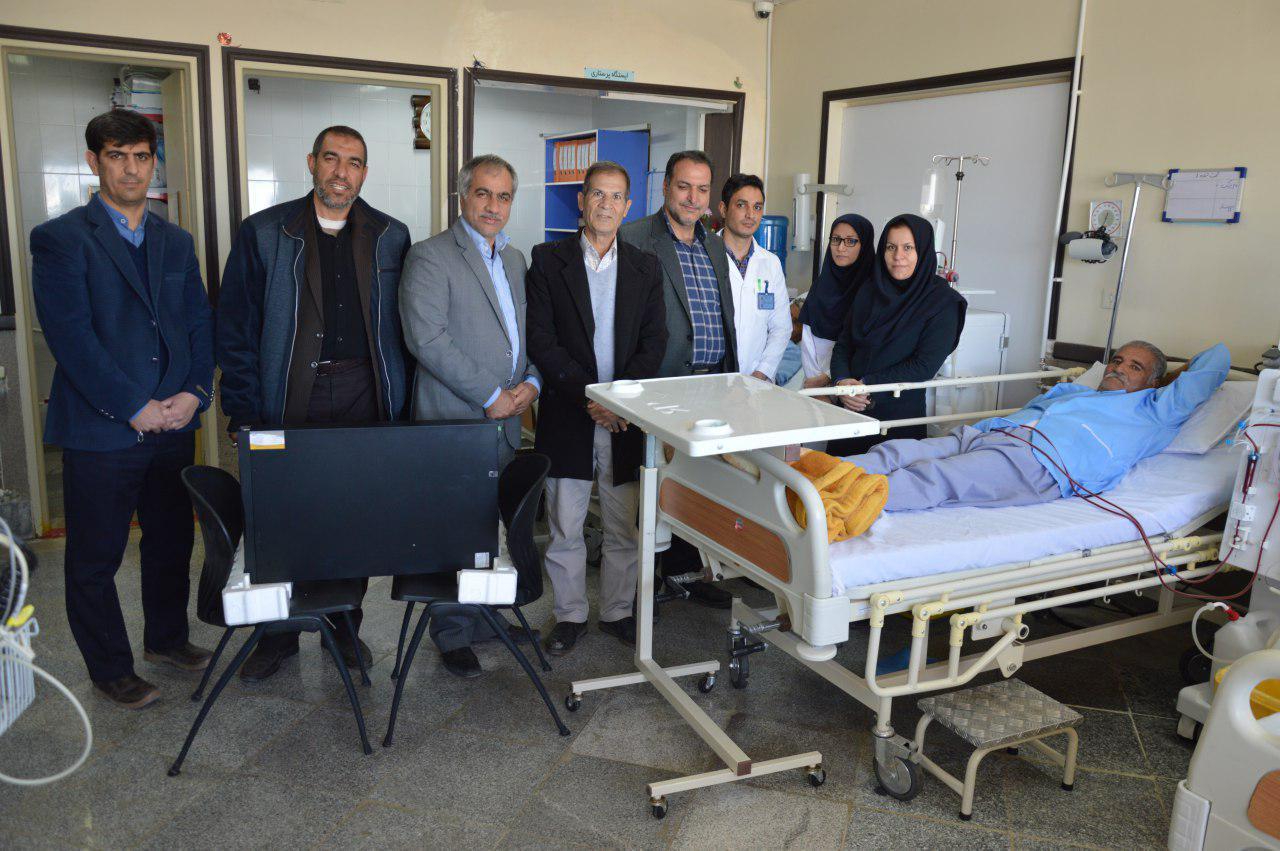 اهداء 3دستگاه USB به بخش دیالیز بیمارستان فیض آباد