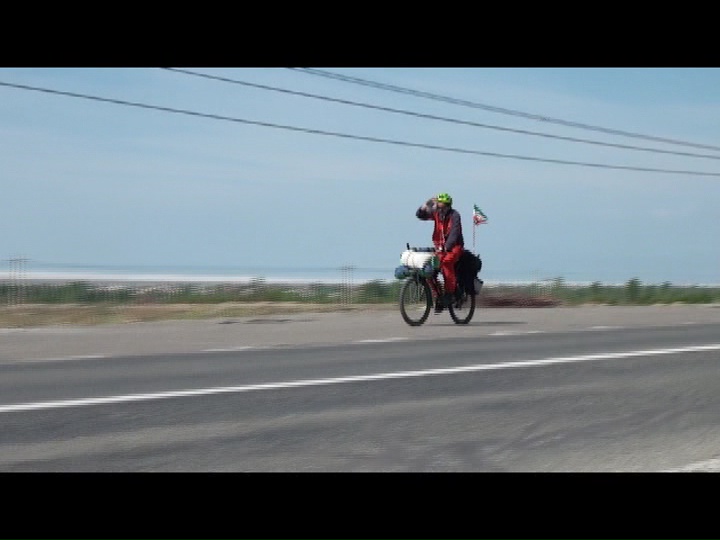 رکابزنی ورزشکار گیلانی برای احیای دریاچه ارومیه رکابزنی ورزشکار گیلانی برای احیای دریاچه ارومیه