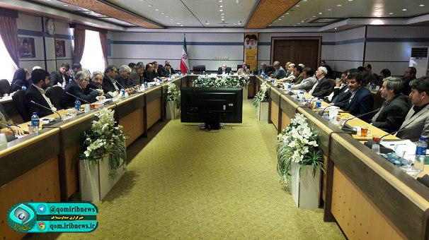 تاکید استاندار قم بر لزوم حمایت بانک ها از تولید کنندگان