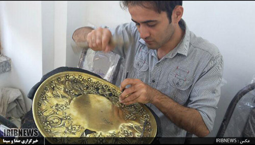 گزارش// احیای هنر قلم زنی در اردبیل با همت مضاعف دو استادکار جوان
