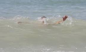 از سقوط از پرتگاه هنگام سلفی گرفتن تا کشف سلاح جنگی+فیلم از سقوط از پرتگاه هنگام سلفی گرفتن تا کشف سلاح جنگی+فیلم