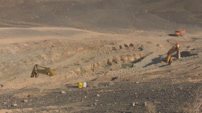آغاز برداشت ماده معدنی طلا دار در معدن طلای هیرد نهبندان