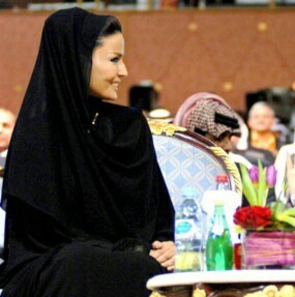 راز بطری در قرمز قطری‌ها چیست؟ + تصاویر