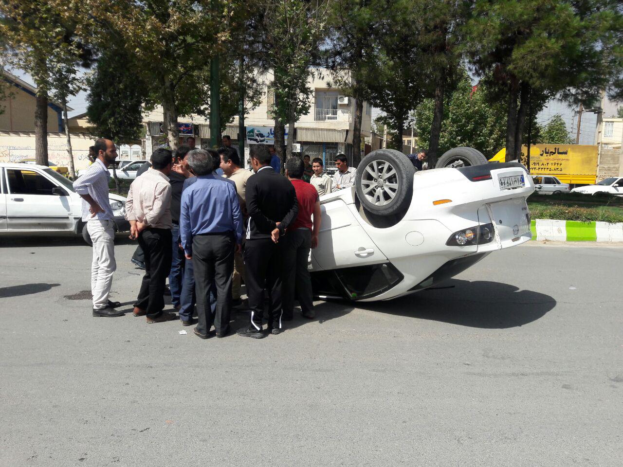 واژگونی خودرو در یکی از خیابانهای یاسوج