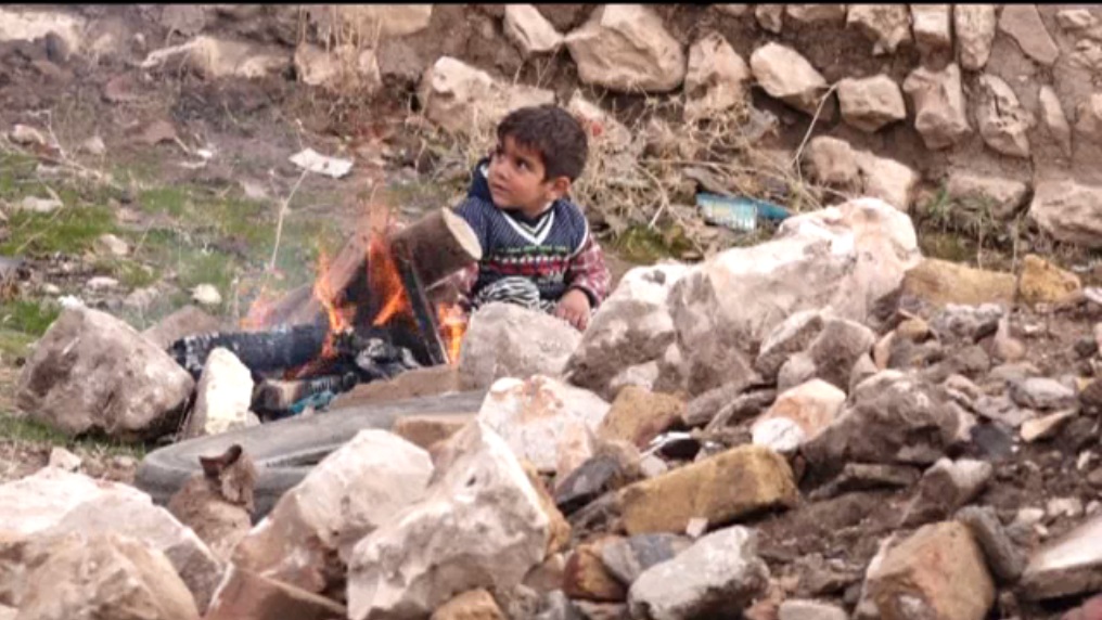 ادامه کمک های مردمی به مناطق زلزله زده استان کرمانشاه + گزارش