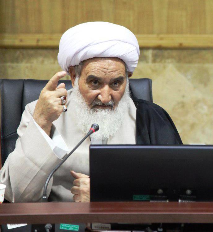 همه به فکر اجرایی کردن شعار سال باشند