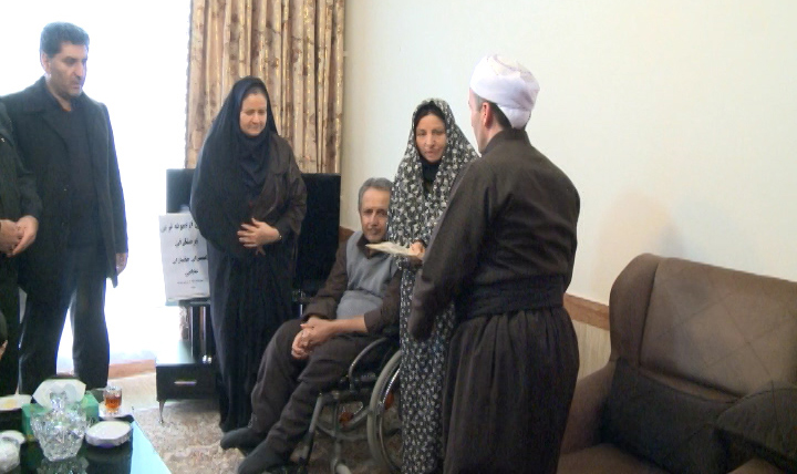 تجلیل از خانواده جانبازان در مهاباد تجلیل از خانواده جانبازان در مهاباد