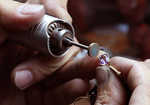 افتتاح نخستین مسابقات طلا سازی کشور در شیراز