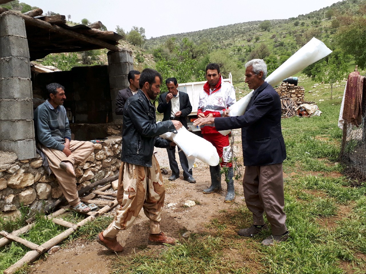 اعزام دو گروه امدادی برای کمک به عشایر منطقه سرفاریاب