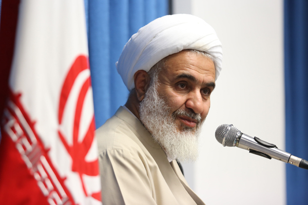تاکید امام جمعه قزوین بر یافتن راه حل برای حل مشکلات کارگری