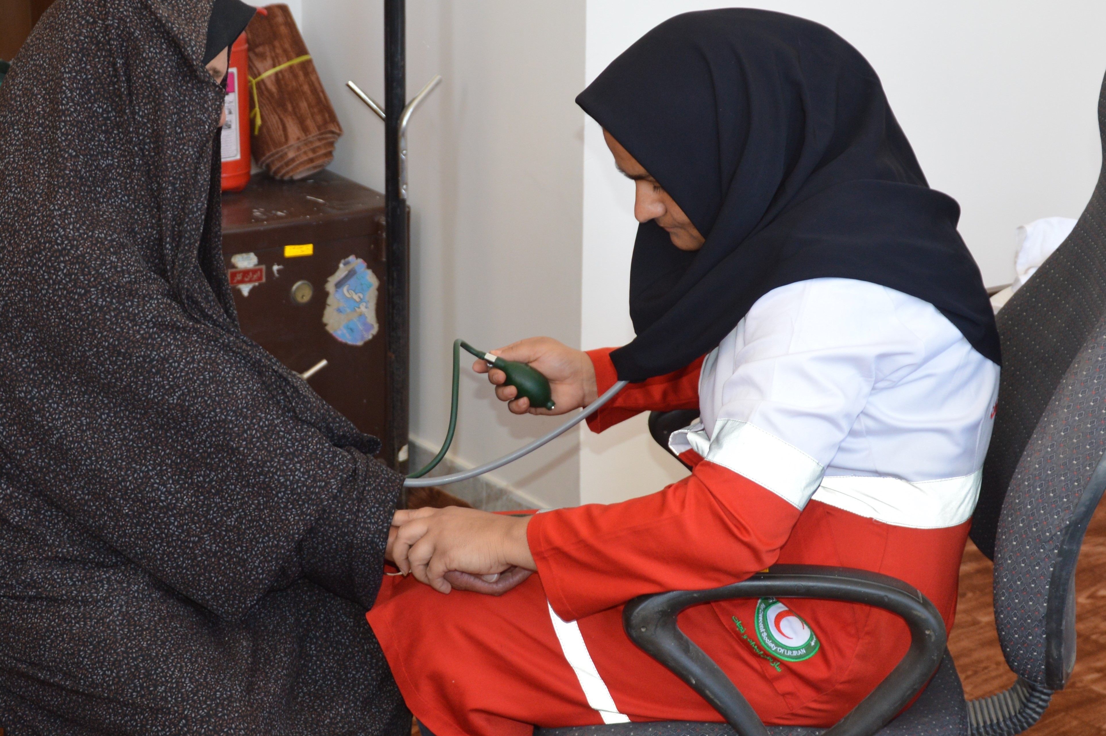 اجرای طرح ویزیت رایگان بیماران در روستای قلعه نو مه ولات