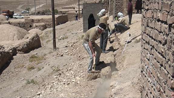 حضور مسئولان استان در میان گروه های جهادی در روستای میان تنگان