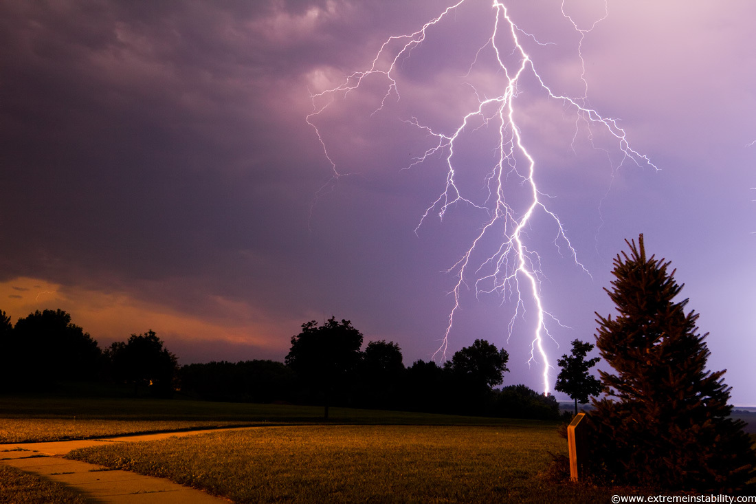 برق گرفتگی ۷ کشاورز کنگاوری بر اثر برخورد ساعقه برق گرفتگی ۷ کشاورز کنگاوری بر اثر برخورد ساعقه