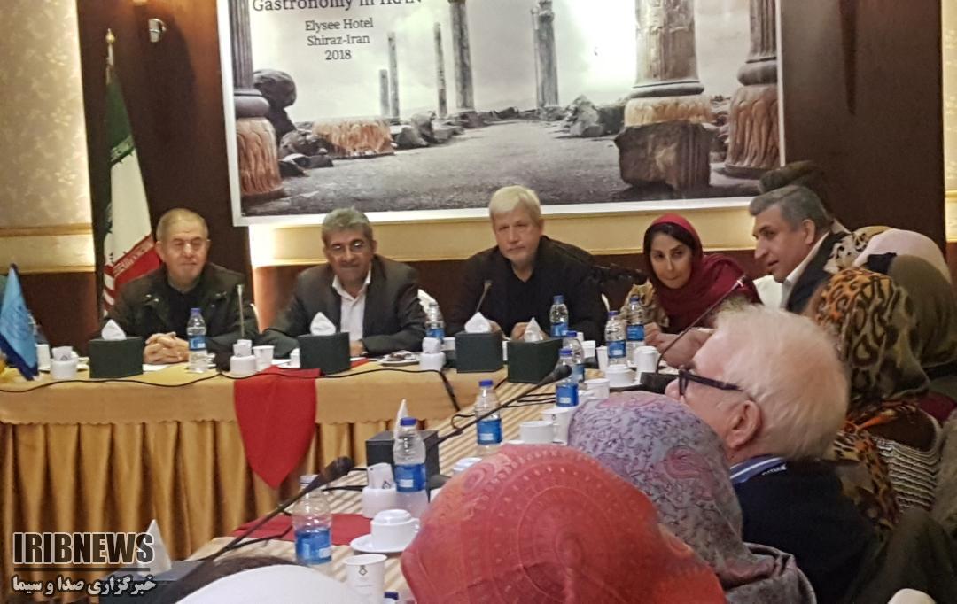 فعالان گردشگری و خبرنگاران اسپانیایی در شیراز فعالان گردشگری و خبرنگاران اسپانیایی در شیراز