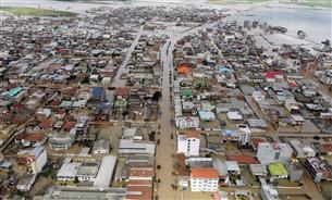 خدمت‌رسانی خادمان حرم رضوی در مناطق سیل‌زده گلستان