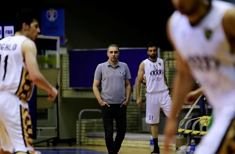 داوران نباید با بازیکنی لج کنند داوران نباید با بازیکنی لج کنند