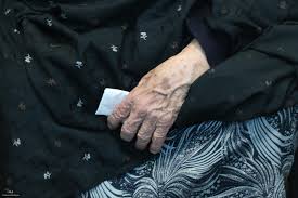 کمک  800 میلیون ریالی مادر شهید به ساخت مهدیه بردسکن