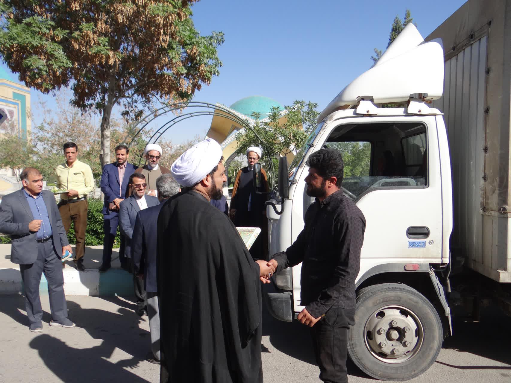 ارسال کمک های اهدایی دانشگاهیان استان اصفهان به خوزستان