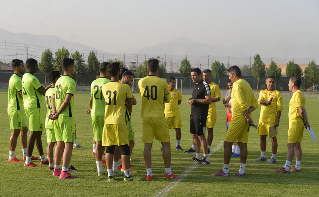 تساوی تیم های فوتبال فولاد و قشقایی تساوی تیم های فوتبال فولاد و قشقایی