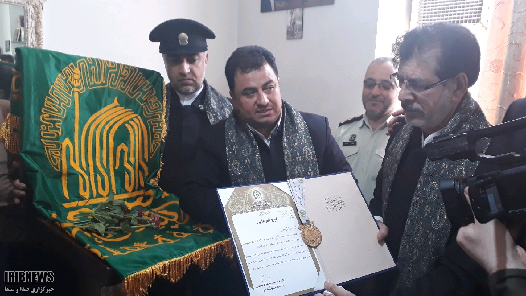 دیدار خادمین بارگاه ملکوتی امام رضا علیه السلام با خانواده شهید کارچانی