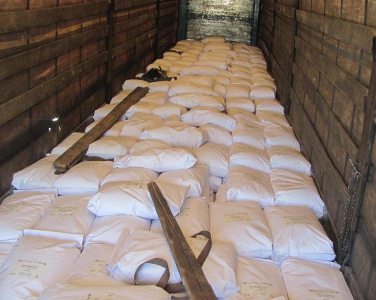 توقیف محموله میلیاردی خوراک دام در بوئین و میاندشت توقیف محموله میلیاردی خوراک دام در بوئین و میاندشت