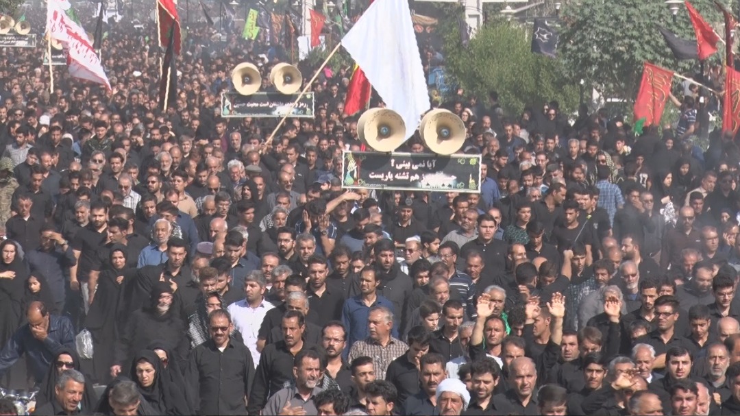 نمایش شور حسینی در پیاده روی حرم تا حرم نمایش شور حسینی در پیاده روی حرم تا حرم