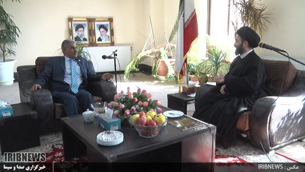 نشست فعالان اقتصادی استان با سفیر عمان