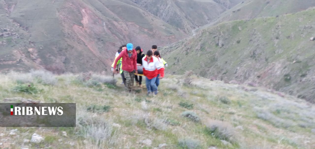 نجات کوهنورد سقوط کرده به دره ماهنشان نجات کوهنورد سقوط کرده به دره ماهنشان