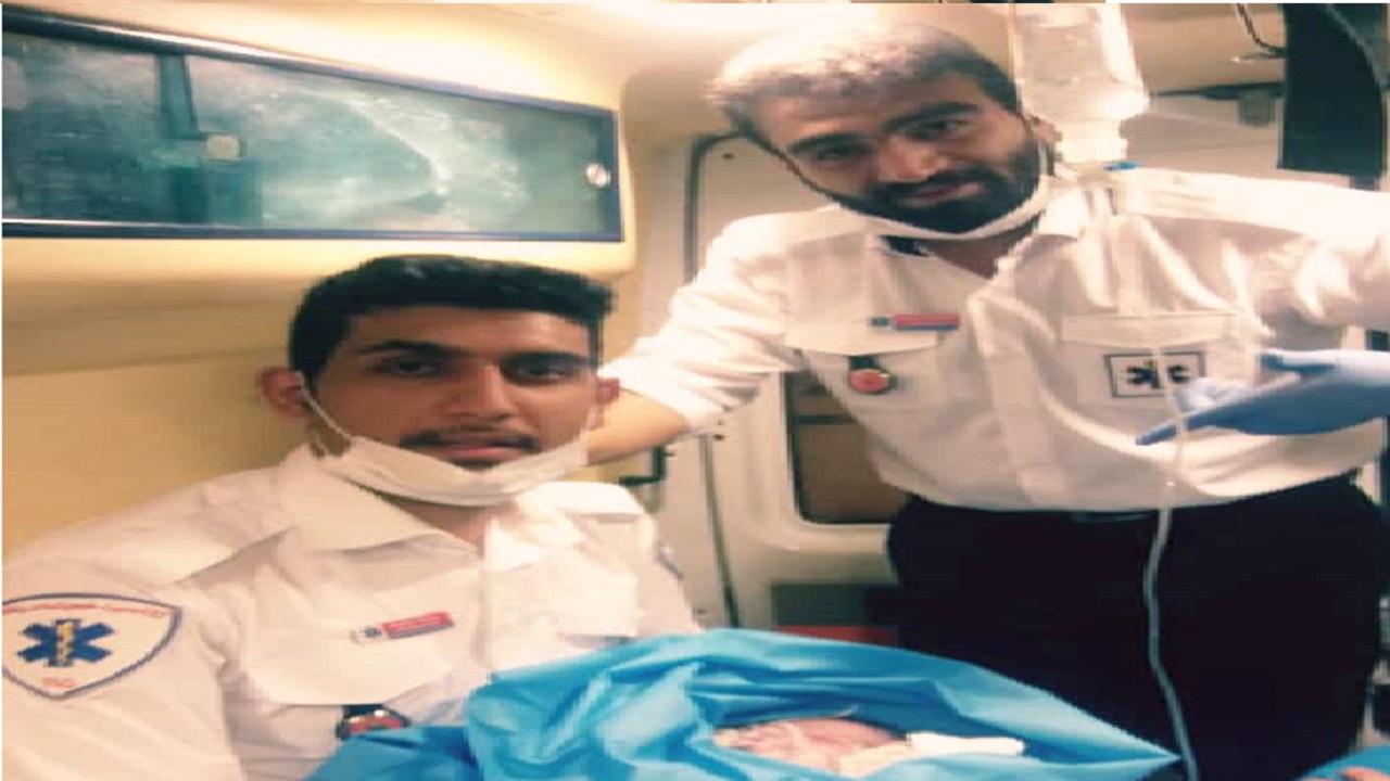 تولد پسر عجول در آمبولانس اورژانس