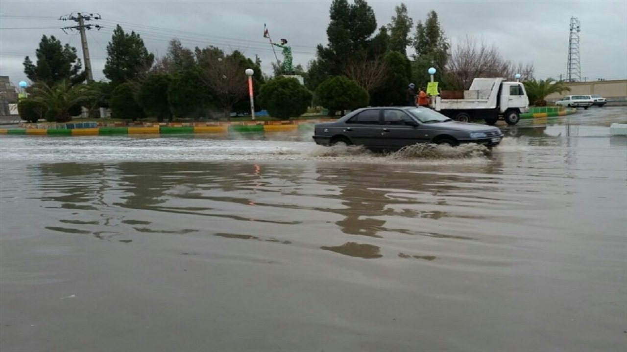 احتمال آبگرفتگی معابر و لغزندگی جاده‌ها