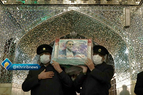 طواف پیکر مطهر شهيد محسن فخری زاده در حرم امام رضا (ع) طواف پیکر مطهر شهيد محسن فخری زاده در حرم امام رضا (ع)