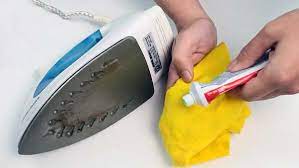 چطور اتو را با مواد ساده تمیز کنیم