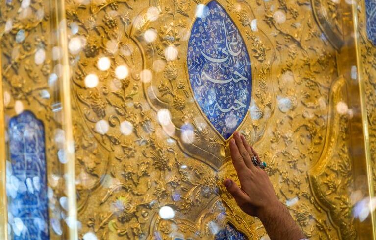 حرم امام علی (ع) در شب میلاد آن حضرت