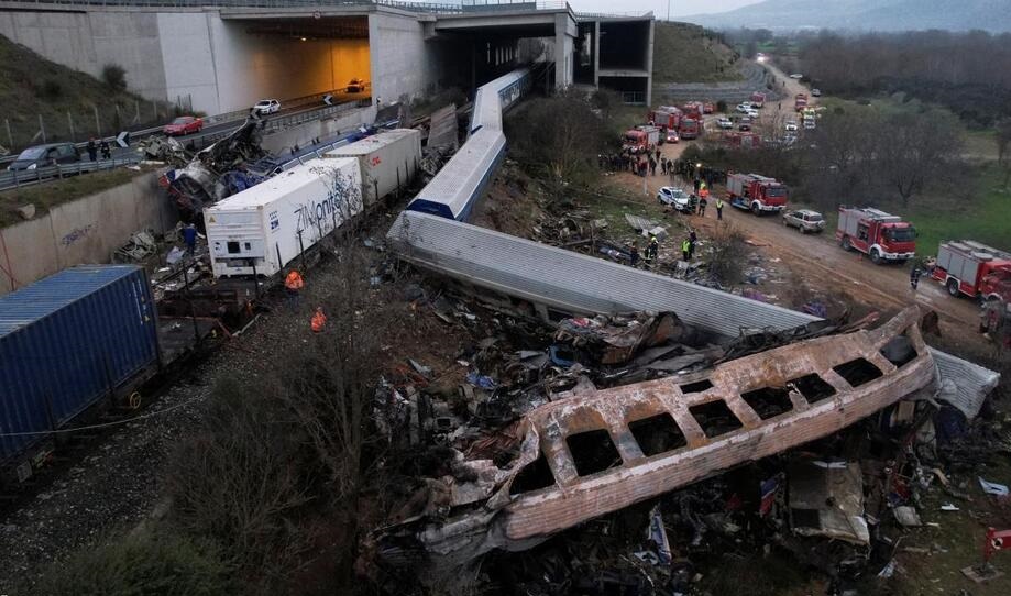 برخورد مرگبار دو قطار در یونان+ تصاویر