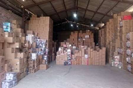 برخورد پلیس با محتکران مواد شوینده در ورامین برخورد پلیس با محتکران مواد شوینده در ورامین