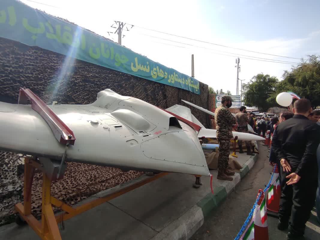 نمایش پهپاد‌های شاهد در حاشیه راهپیمایی ۲۲ بهمن دزفول