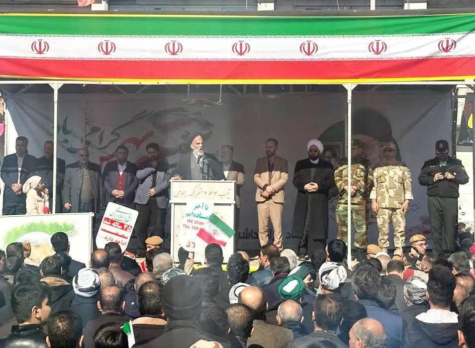 حضور پرشور مردم چالدران در راهپیمایی ۲۲ بهمن حضور پرشور مردم چالدران در راهپیمایی ۲۲ بهمن