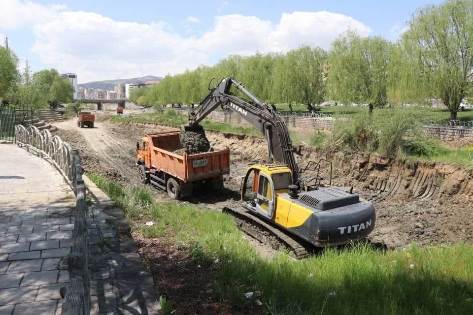 لایروبی ۶۶ کیلومتر از رودخانه‌ها و مسیل‌های استان آذربایجان غربی