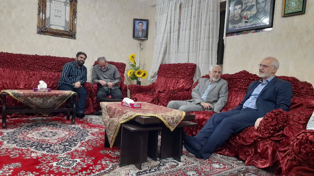 دیدار استاندار خوزستان با خانواده شهیدان حقیقی دیدار استاندار خوزستان با خانواده شهیدان حقیقی