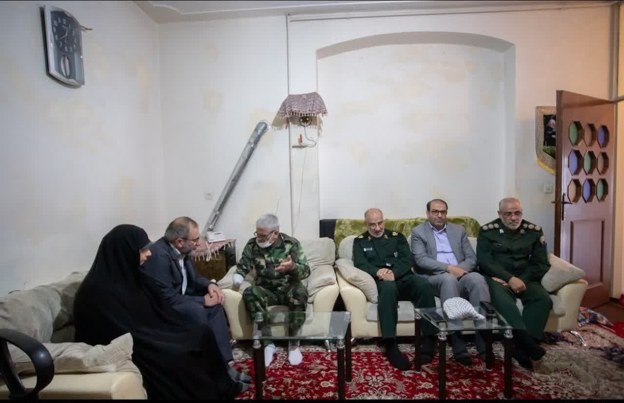 دیدار استاندارمرکزی با جانباز ۷۰ درصد استان