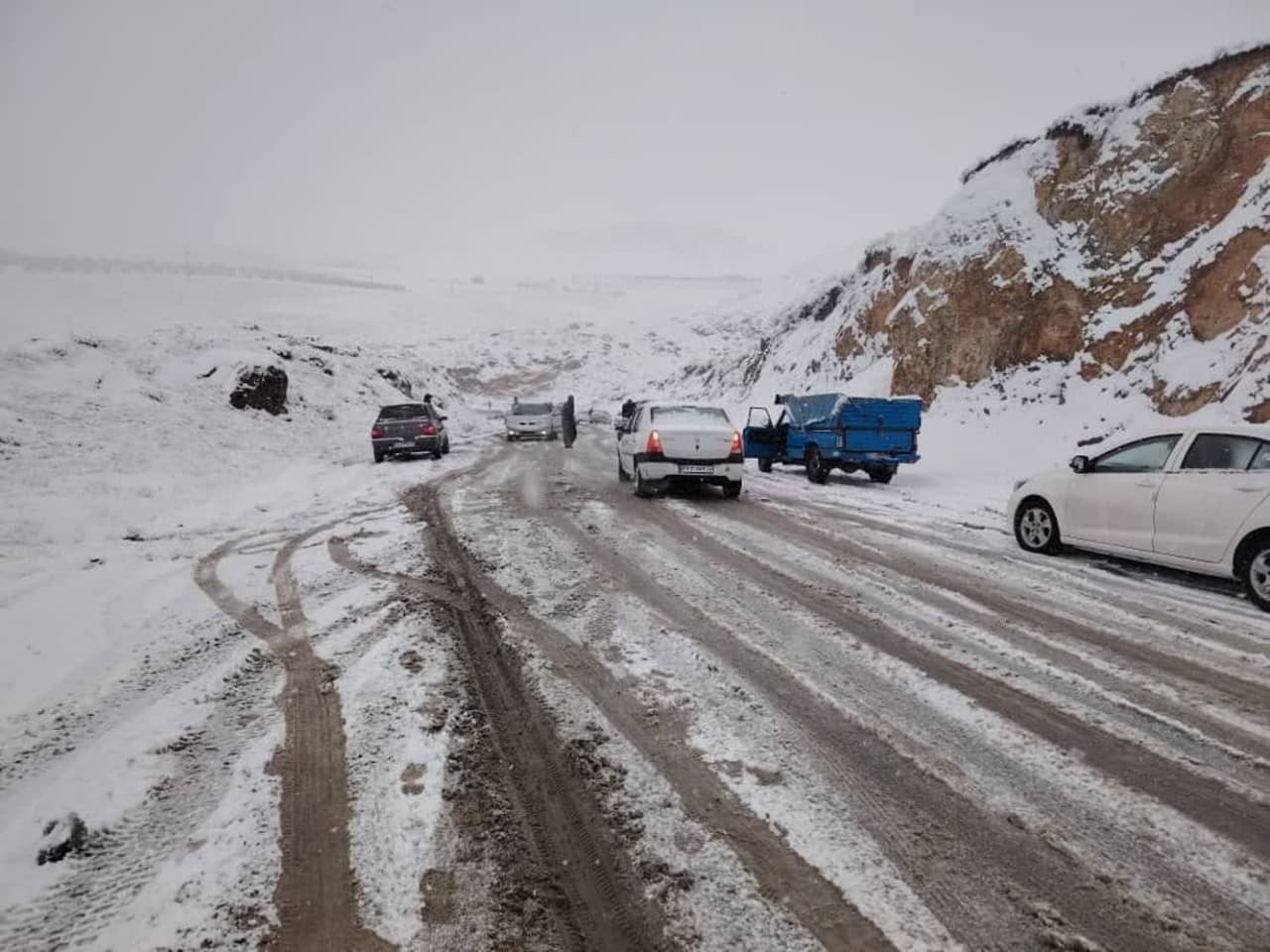 بیش از ۲۰۰خودرو در محور‌های مواصلاتی اشنویه رهاسازی شد