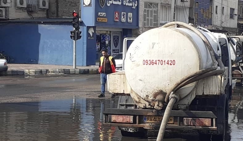 رفع آبگرفتگی ها در اهواز با استقرار ۵۰ دستگاه پمپ مکنده