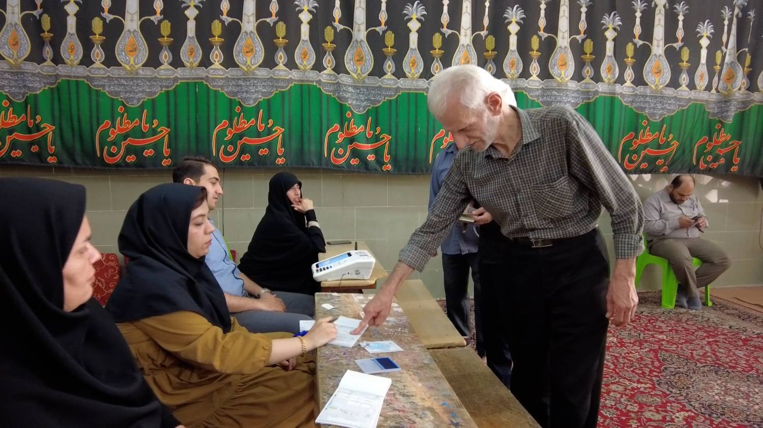 حضور مردم بهبهان در پای صندوق های رای
