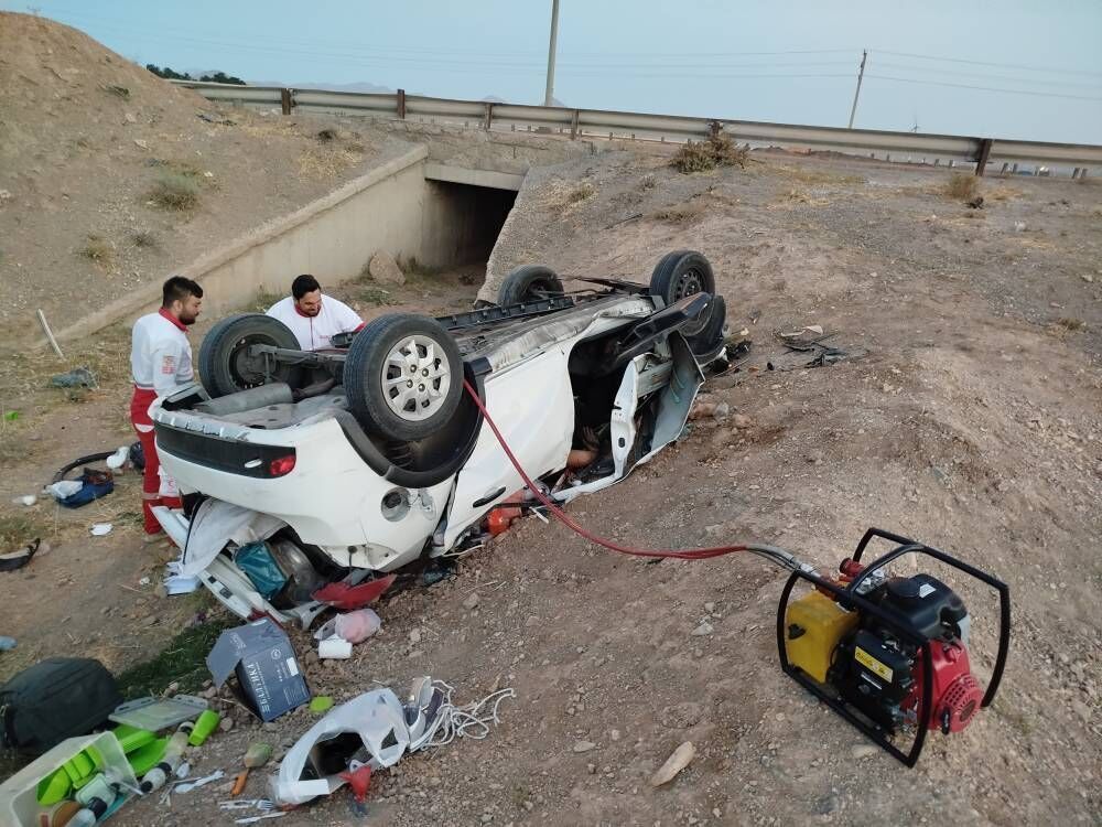 ۱۰ مصدوم در اثر واژگونی خودرو در اردبیل و فخرآباد