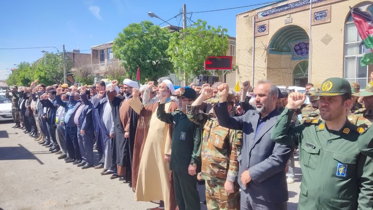 تجمع مردم در حمایت از مردم غزه در پلدشت تجمع مردم در حمایت از مردم غزه در پلدشت