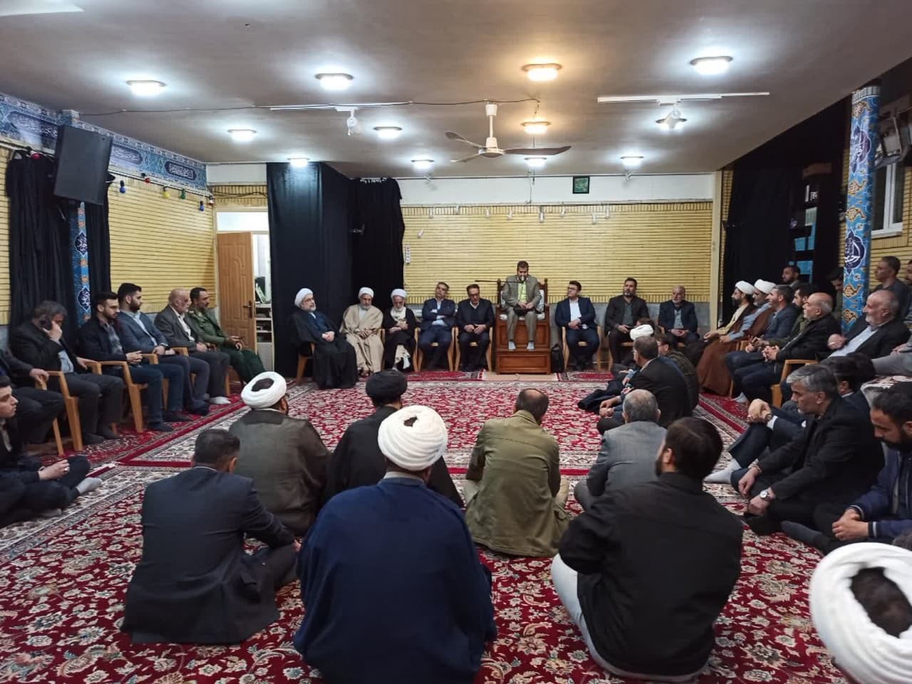 ضیافت افطار با حضور مسئولان