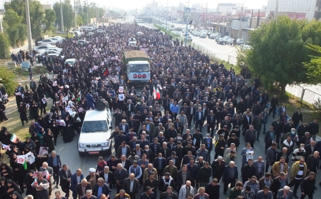 جلوه‌های حضور مردم انقلابی گچساران در تشییع سه شهید بسیجی