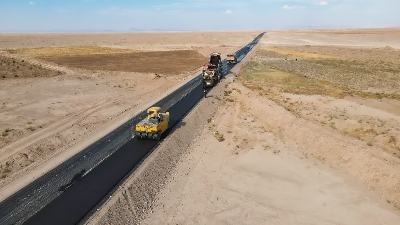 آغاز عملیات روکش آسفالت گرم محور اسدیه - بیرجند آغاز عملیات روکش آسفالت گرم محور اسدیه - بیرجند